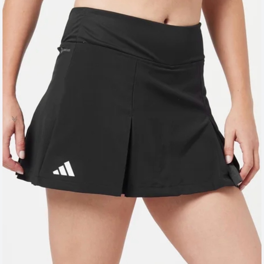 adidas Womens Core Club Pleat
Skirt Black Large skirt with shorts